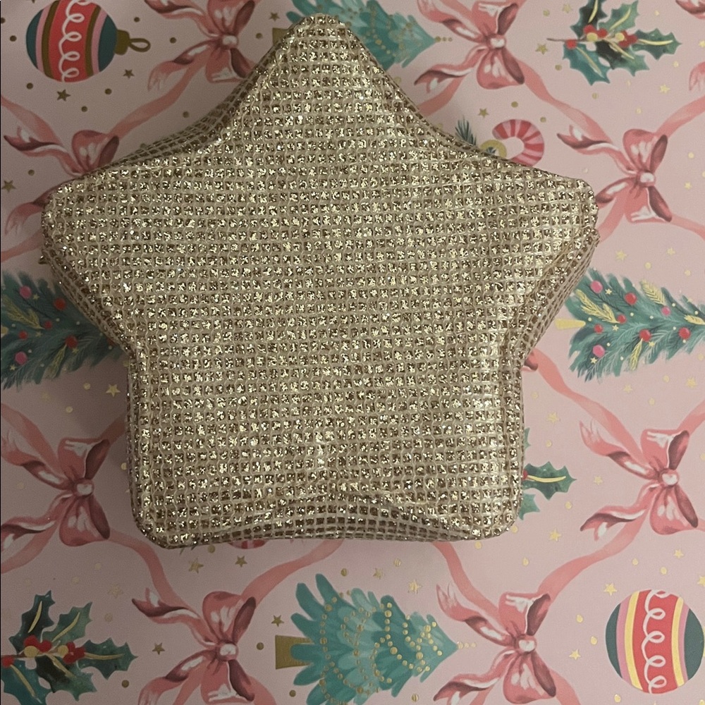 Limited Edition Dior Star shaped bag
Holiday edition - Picture 5 of 6